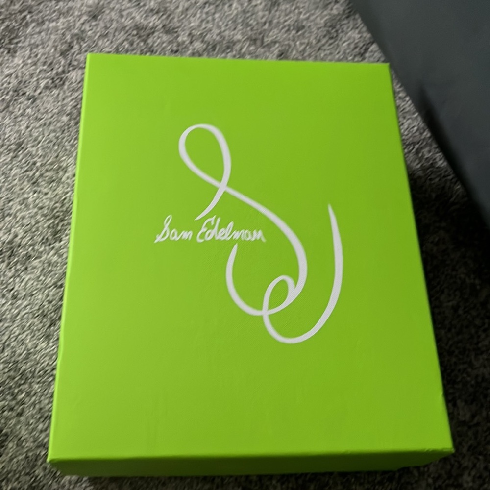 Beautiful sandals - Picture 3 of 5